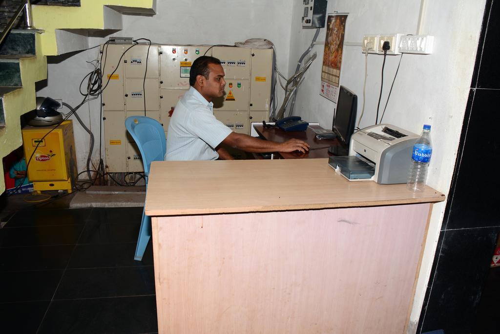 Hotel Nirmal Inn Bhubaneswar Buitenkant foto