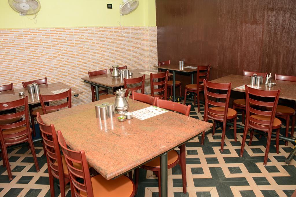 Hotel Nirmal Inn Bhubaneswar Buitenkant foto