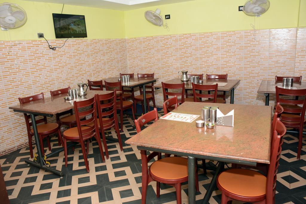 Hotel Nirmal Inn Bhubaneswar Buitenkant foto