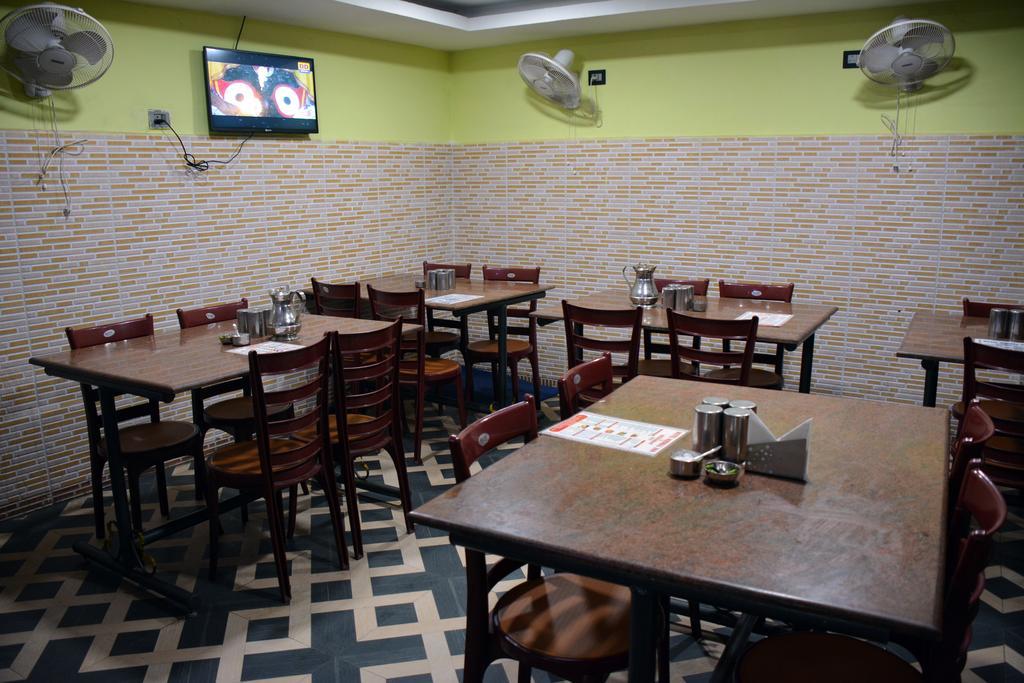 Hotel Nirmal Inn Bhubaneswar Buitenkant foto