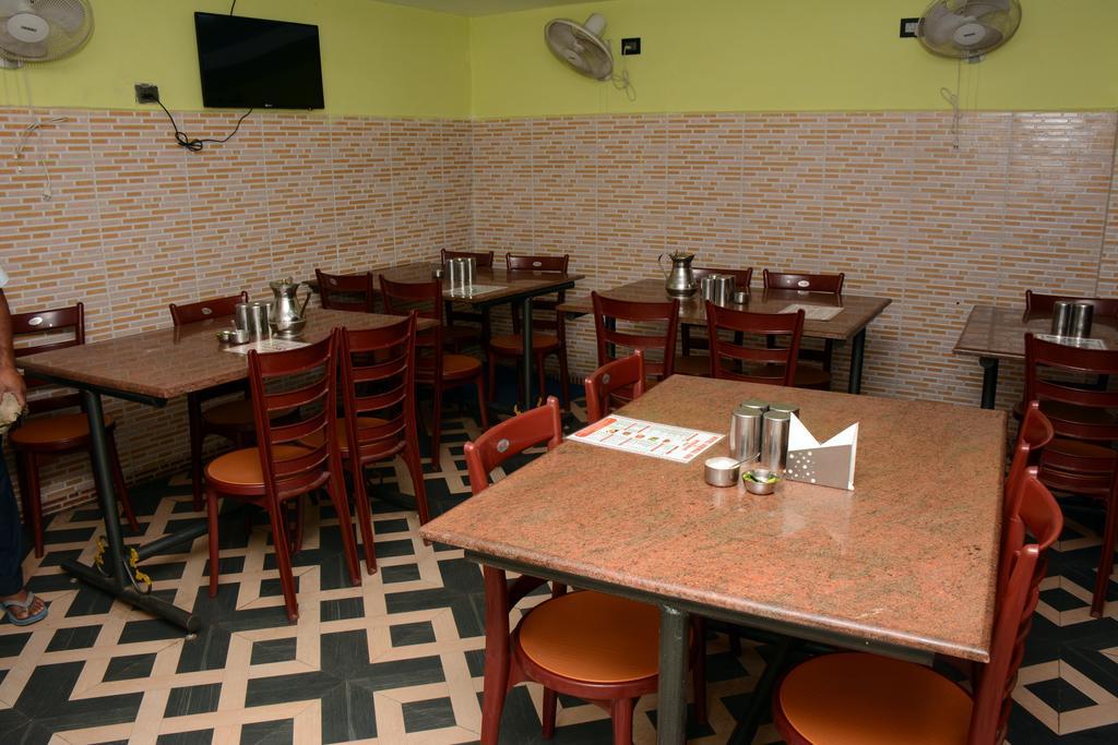 Hotel Nirmal Inn Bhubaneswar Buitenkant foto