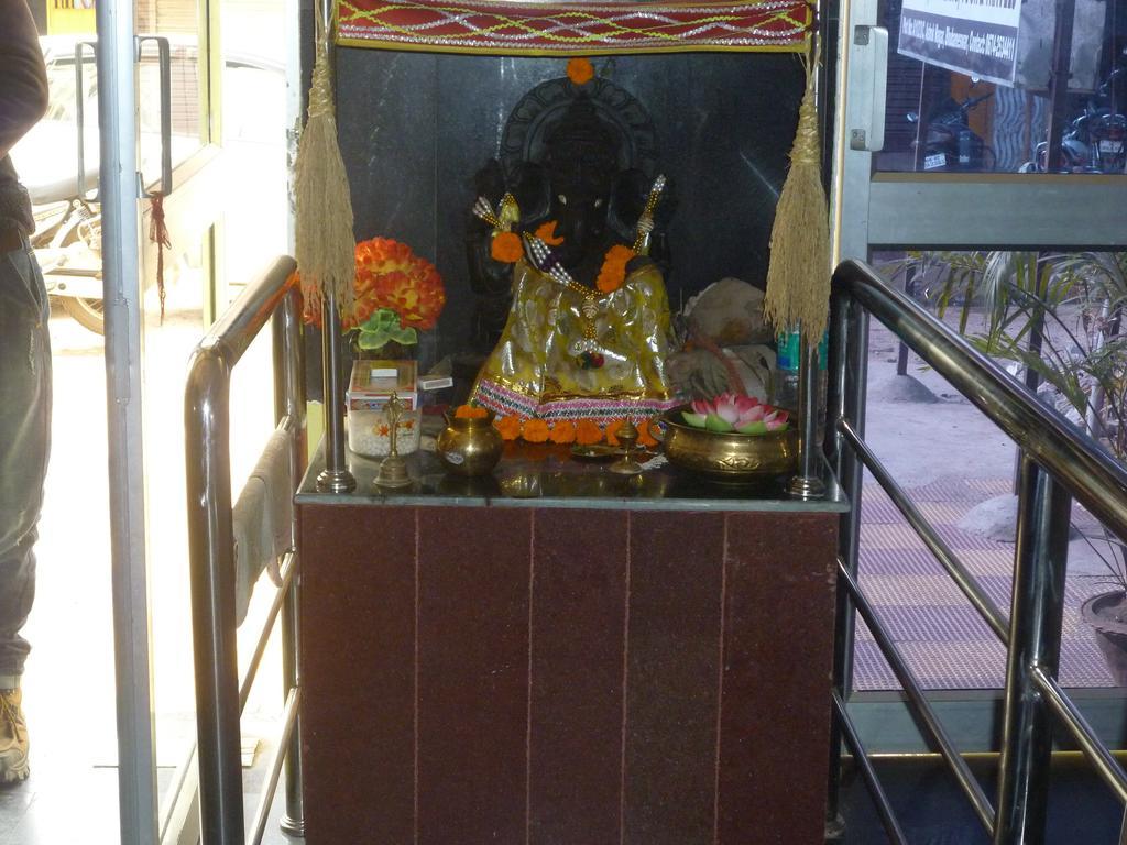 Hotel Nirmal Inn Bhubaneswar Buitenkant foto