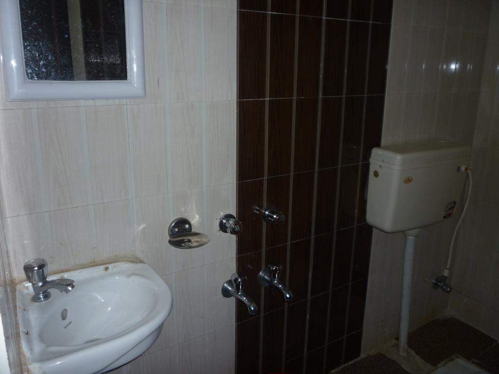 Hotel Nirmal Inn Bhubaneswar Kamer foto