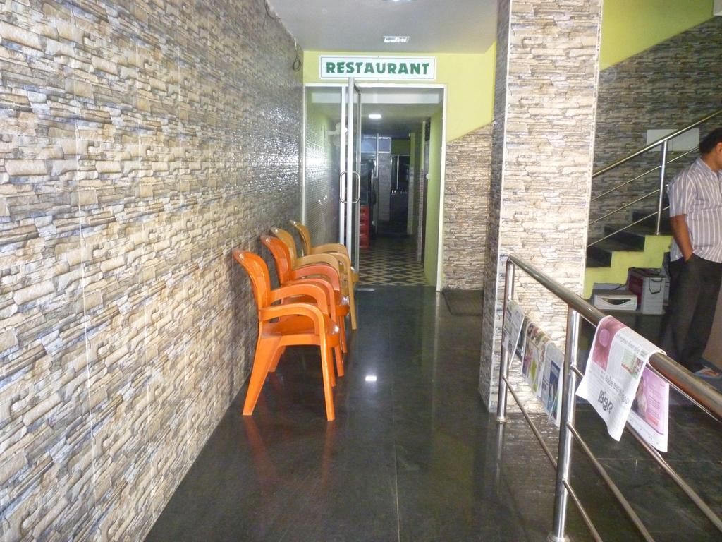 Hotel Nirmal Inn Bhubaneswar Buitenkant foto